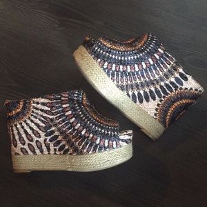 Chinese Laundry Wedges